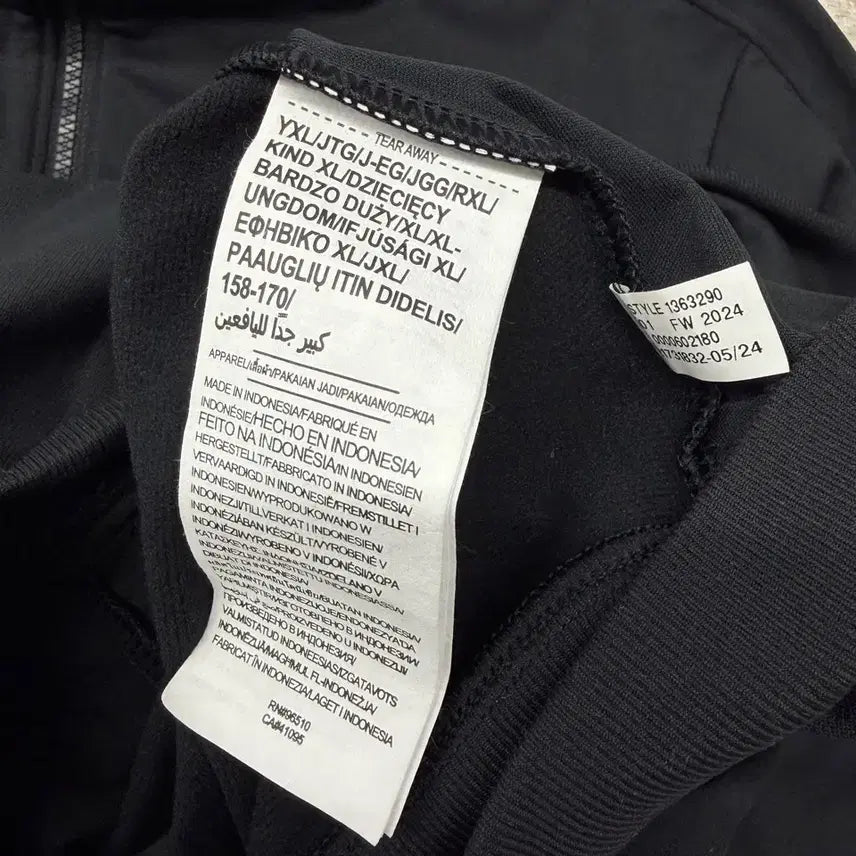 [BUNJANG] Under Armour Black Full-Zip Jacket / 언더아머 블랙 집업 자켓