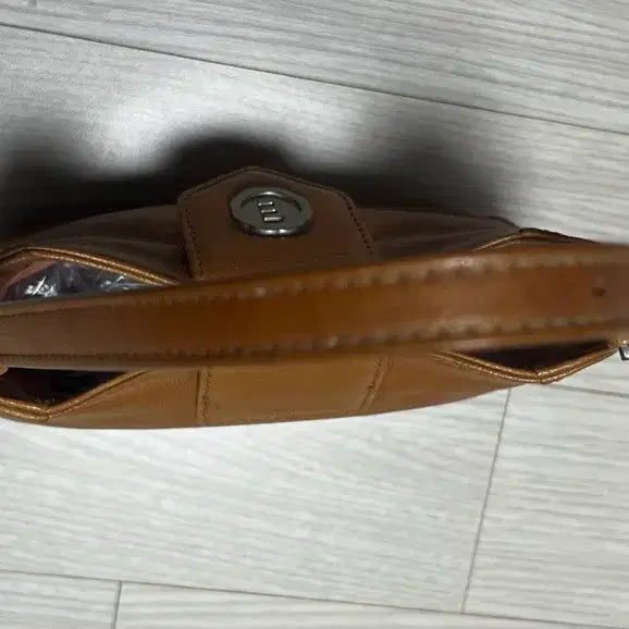 [BUNJANG] Minitmute Baton Micro Camel Handbag / 미닛뮤트 바톤 마이크로 카멜
