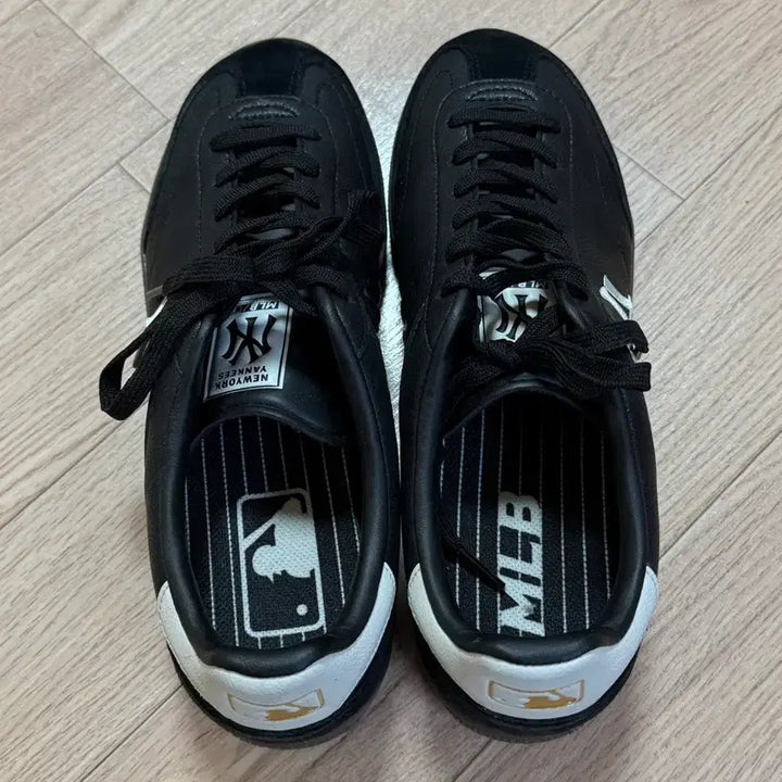 [BUNJANG] MLB 클러비 뉴욕 양키스 블랙 스니커즈 운동화 / MLB 클러비 뉴욕 양키스 블랙 스니커즈 운동화