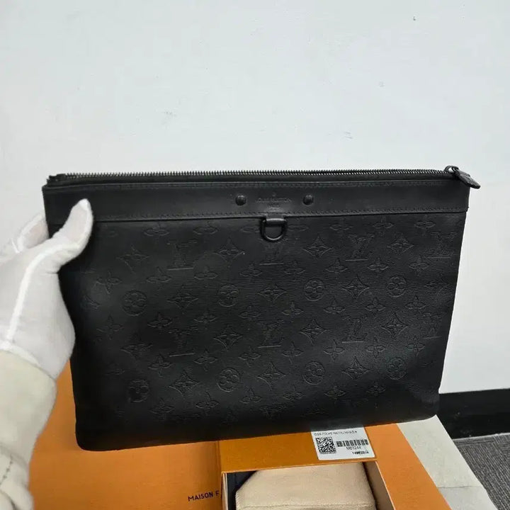 [BUNJANG] Louis Vuitton Shadow Clutch Bag / [정품] 루이비통 쉐도우 클러치백