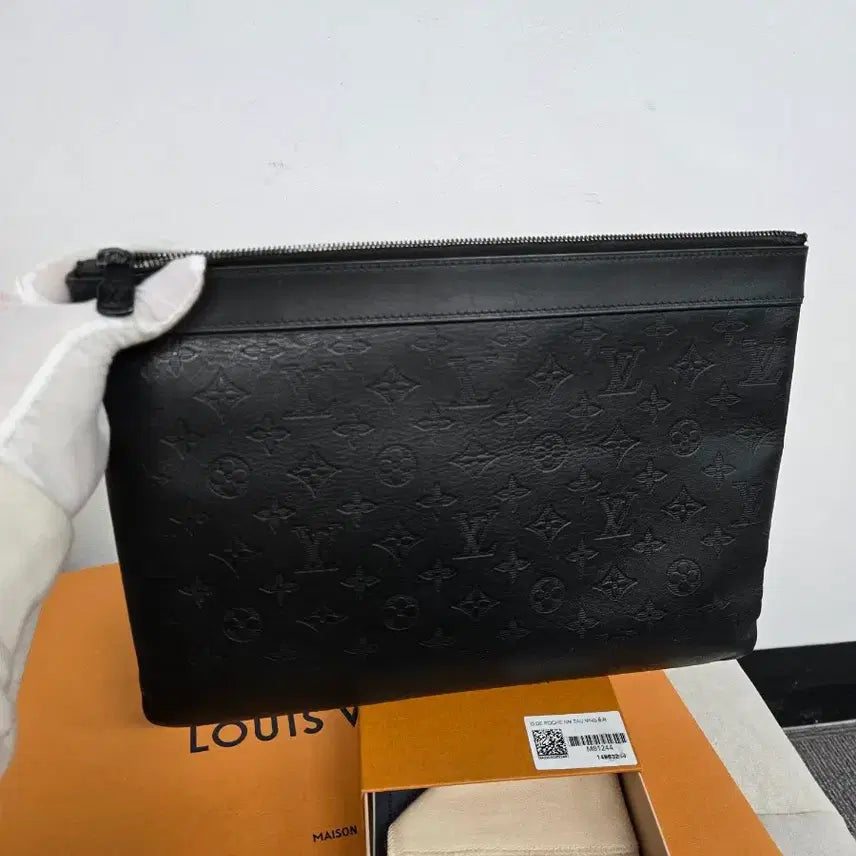 [BUNJANG] Louis Vuitton Shadow Clutch Bag / [정품] 루이비통 쉐도우 클러치백