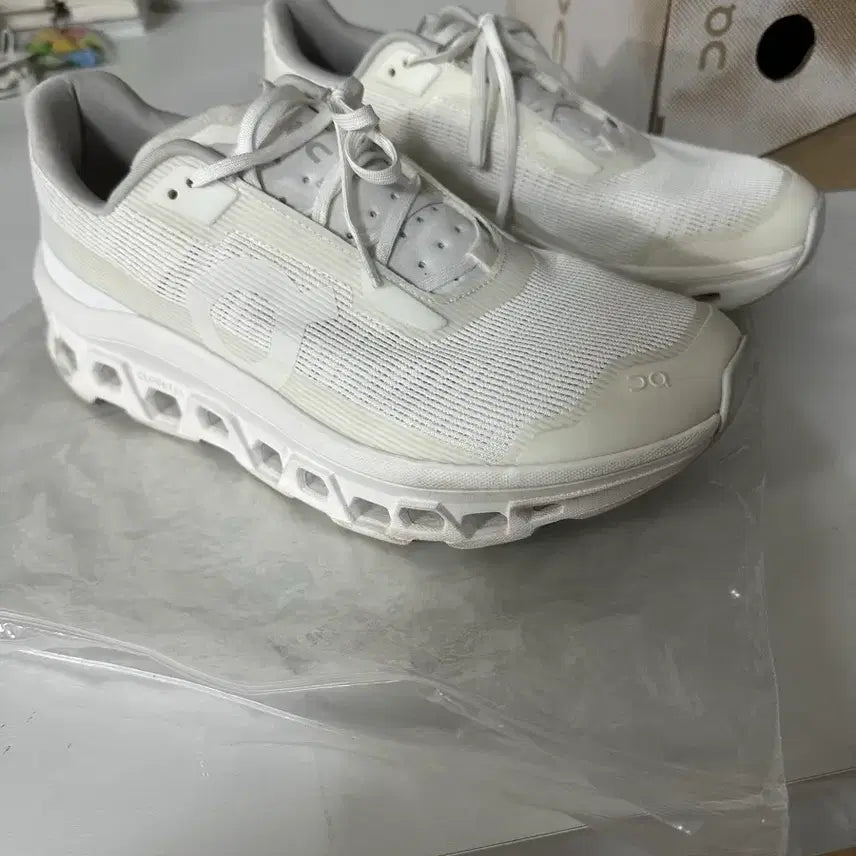 [BUNJANG] On Running Cloudmonster Void All White 275mm / 온러닝 클라우드몬스터 보이드 올화이트 275 사이즈
