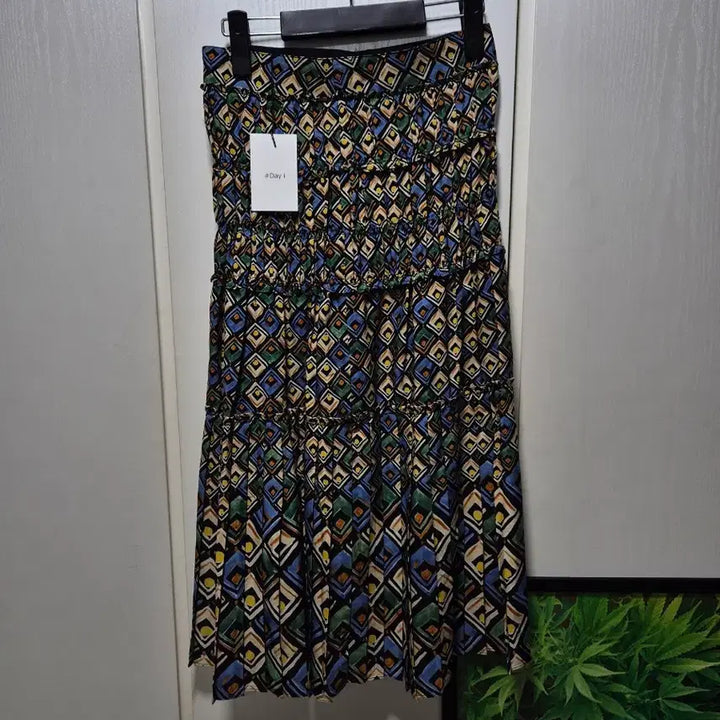 [BUNJANG] Day1 Pattern Midi Skirt / (세일)(새상품)Day1 패턴 스커트