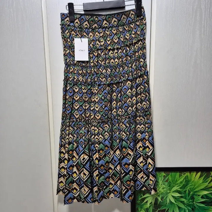 [BUNJANG] Day1 Pattern Midi Skirt / (세일)(새상품)Day1 패턴 스커트