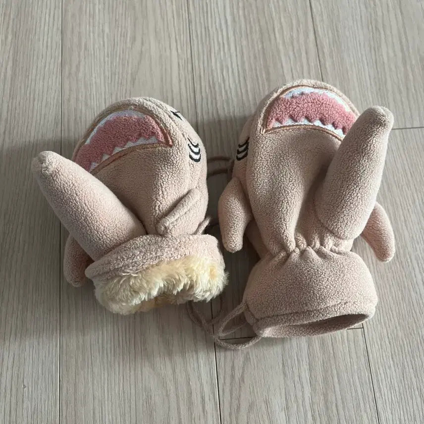 [BUNJANG] Baby Shark Mitten Gloves / 아기 상어 벙어리 장갑