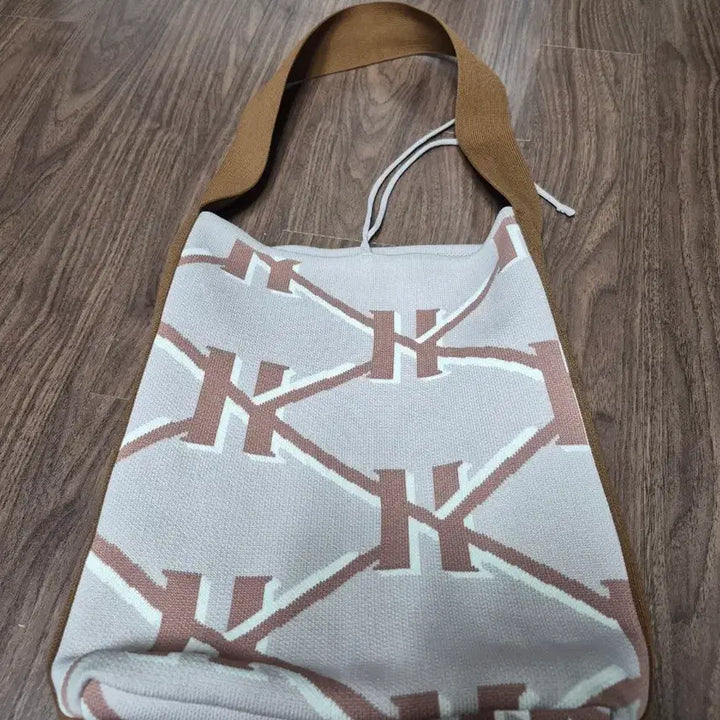[BUNJANG] Hazzys Beige Pattern Knit Shoulder Bag / 헤지스 베이지 패턴 니트 숄더백 가방 팝니다.