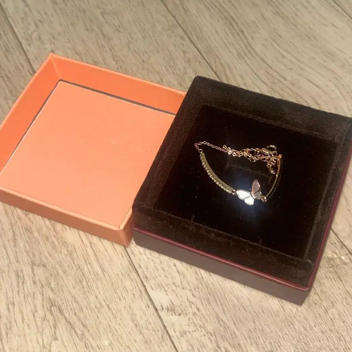 [SOLD OUT] 벨라스톤 나비 디자인 팔찌