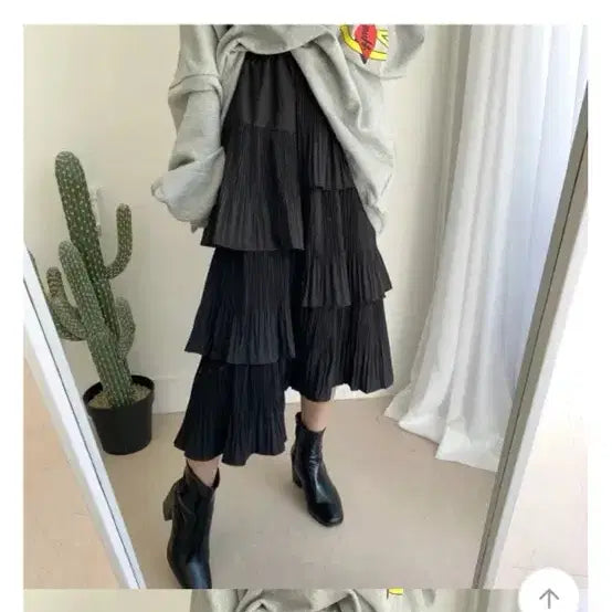 [BUNJANG] Unbalanced Pleated Long Skirt / [새상품급인데 반값] 캉캉 플리츠 언발 밴딩 롱 스커트 (블랙, 베이지)
