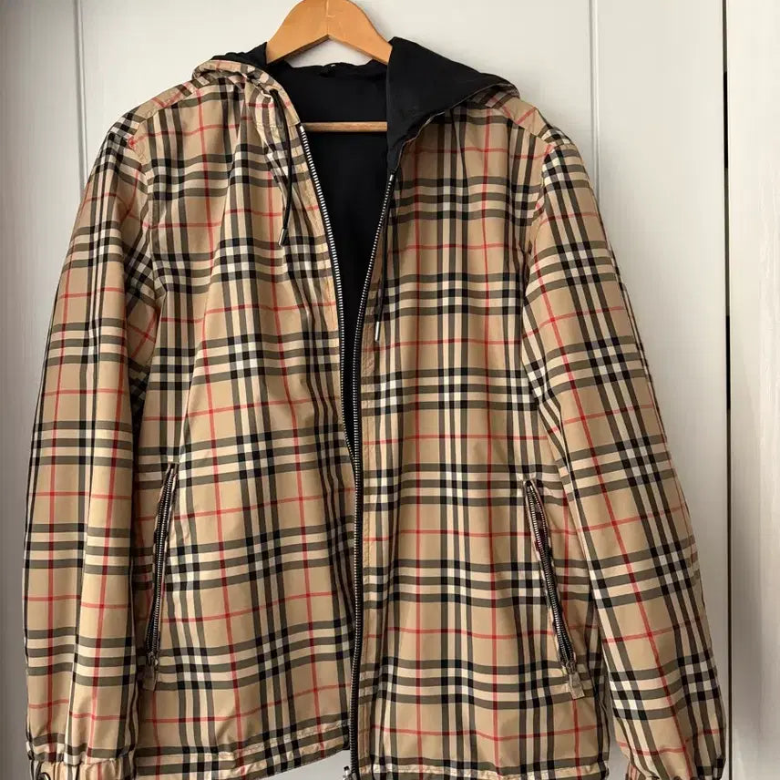 [SOLD OUT] 버버리 리버시블 바람막이 M사이즈 판매합니다