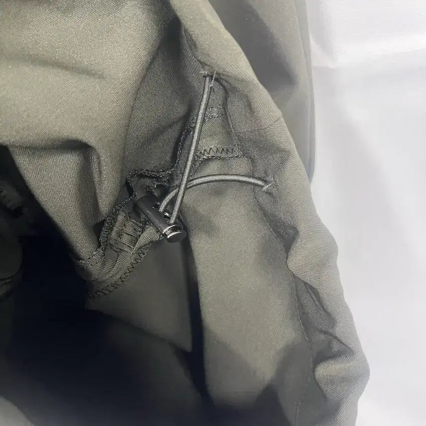 [BUNJANG] TIME Shirring Slacks Dark Khaki / TIME 타임 셔링 슬랙스 진카키