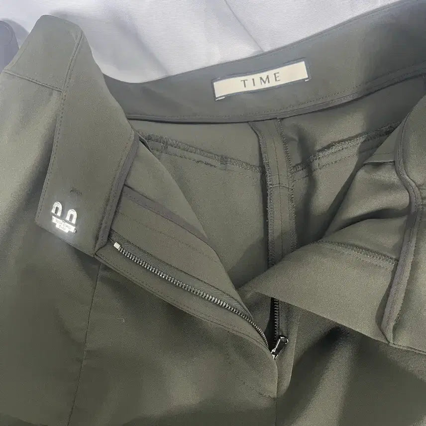 [BUNJANG] TIME Shirring Slacks Dark Khaki / TIME 타임 셔링 슬랙스 진카키