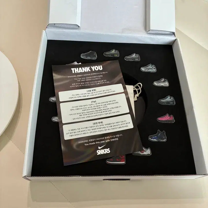 [BUNJANG] Nike SNKRS Watch (Box Stained) / [미사용] 나이키 SNKRS 시계 (박스 이염)