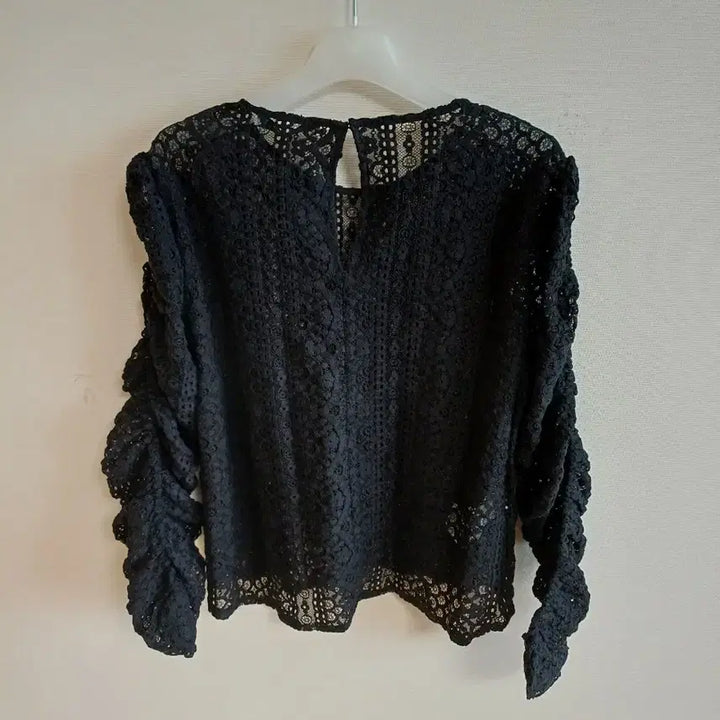 [BUNJANG] MANGO Lace Blouse / 새상품 MANGO 망고 레이스 블라우스 판매합니다
