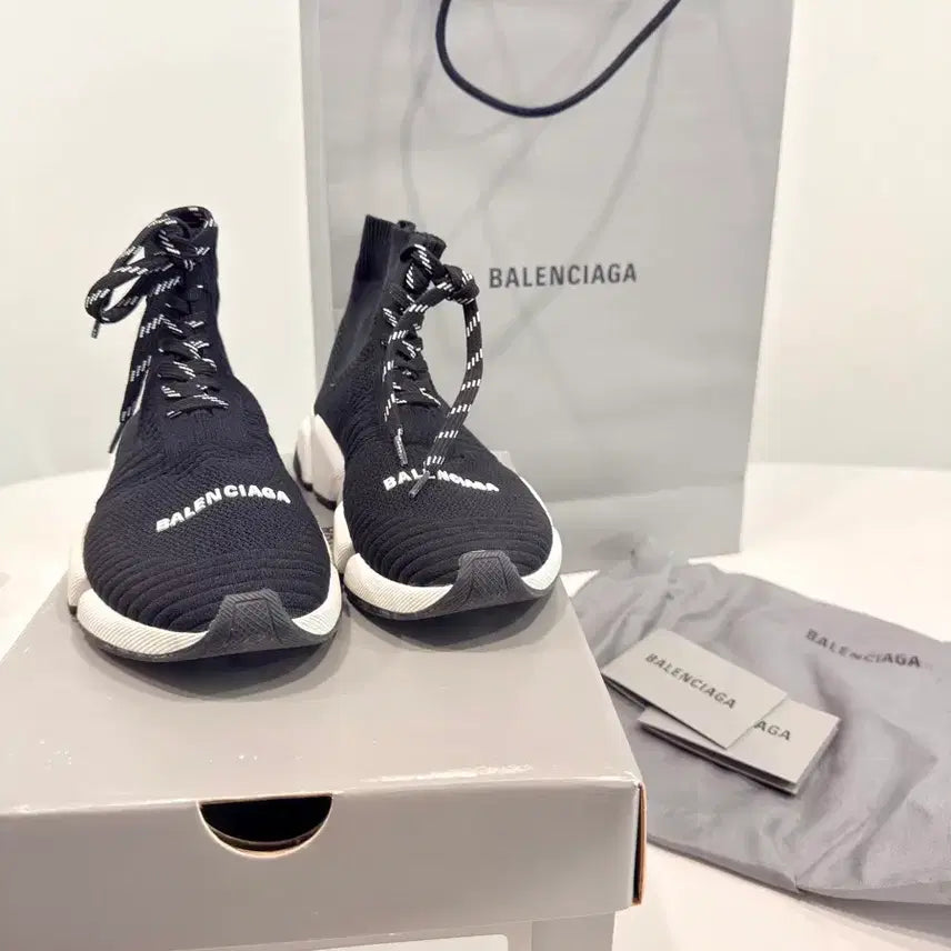 [BUNJANG] Balenciaga Speed Runner Black &amp; White Sneakers / 발렌시아가 스피드러너 블랙&amp;화이트