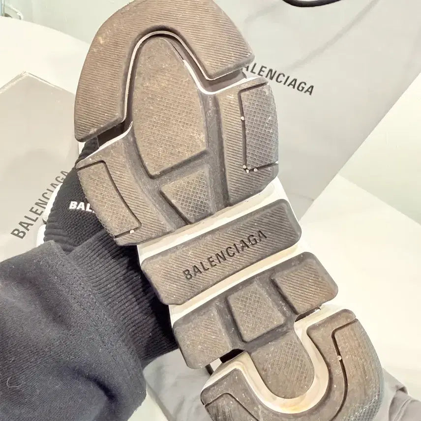 [BUNJANG] Balenciaga Speed Runner Black &amp; White Sneakers / 발렌시아가 스피드러너 블랙&amp;화이트