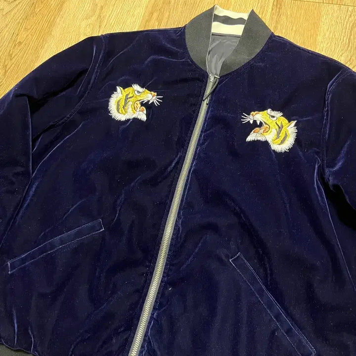 [BUNJANG] Taion Reversible Souvenir Jacket / 타이온 리버시블 스카쟌