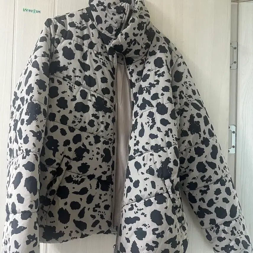 [BUNJANG] Vans Leopard Print Padded Jacket (S) / 반스 레오파드 패딩s