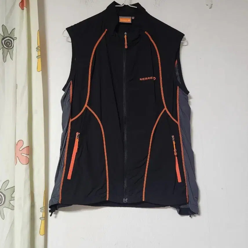 [BUNJANG] Merrell Black Windbreaker Vest L (100) / 머렐 블랙 바람막이 등산 조끼 베스트 L(100