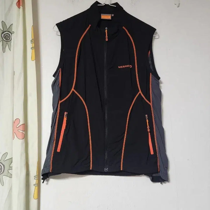 [BUNJANG] Merrell Black Windbreaker Vest L (100) / 머렐 블랙 바람막이 등산 조끼 베스트 L(100