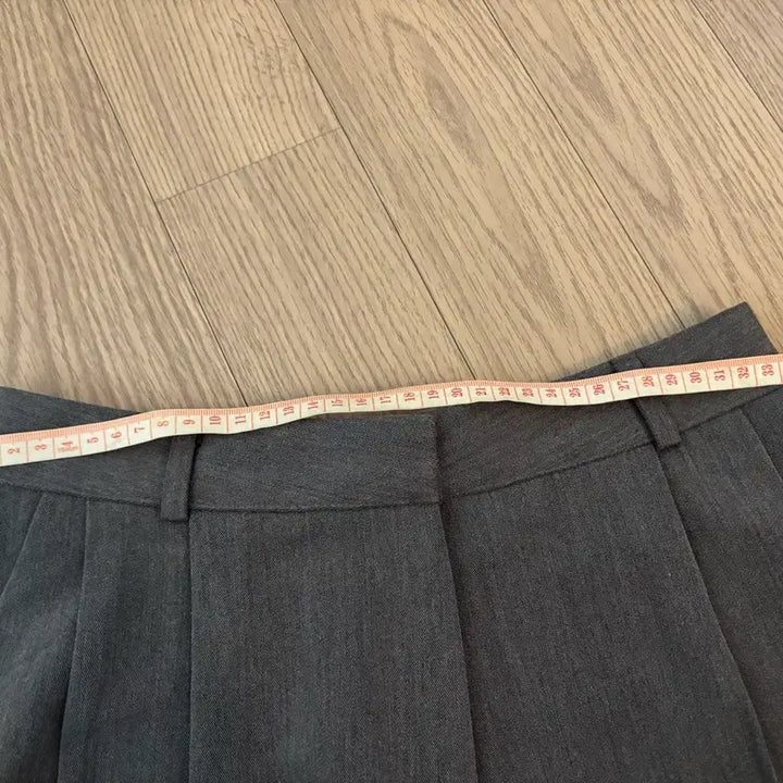 [SOLD OUT] 상태최상 98도씨 투핀턱  그레이 슬랙스 반바지 s핏 최고