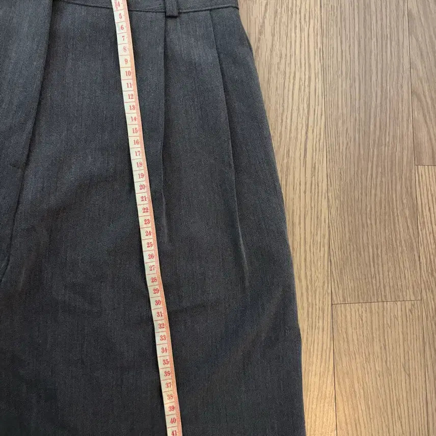 [SOLD OUT] 상태최상 98도씨 투핀턱  그레이 슬랙스 반바지 s핏 최고
