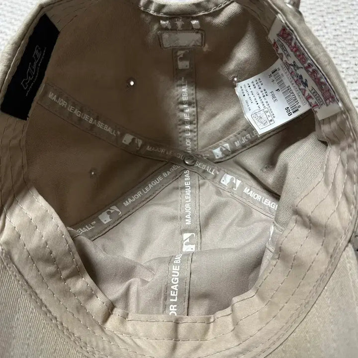[SOLD OUT] MLB 뉴욕양키즈 볼캡 베이지 팝니다