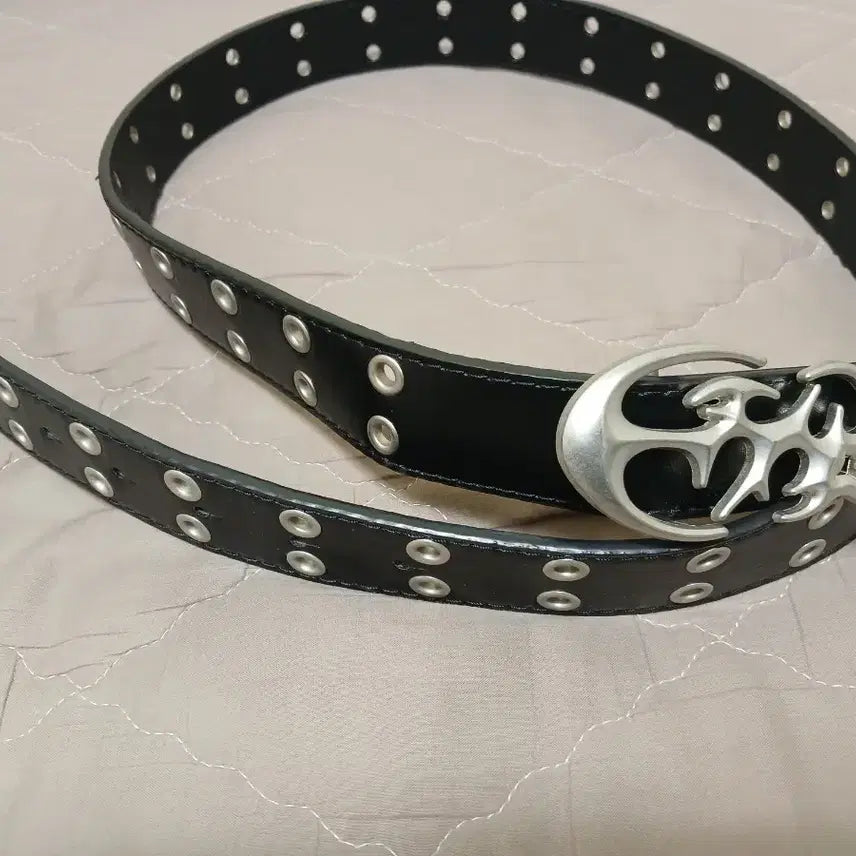 [BUNJANG] Black Eyelet Buckle Belt / 블랙 아일렛 버클 벨트