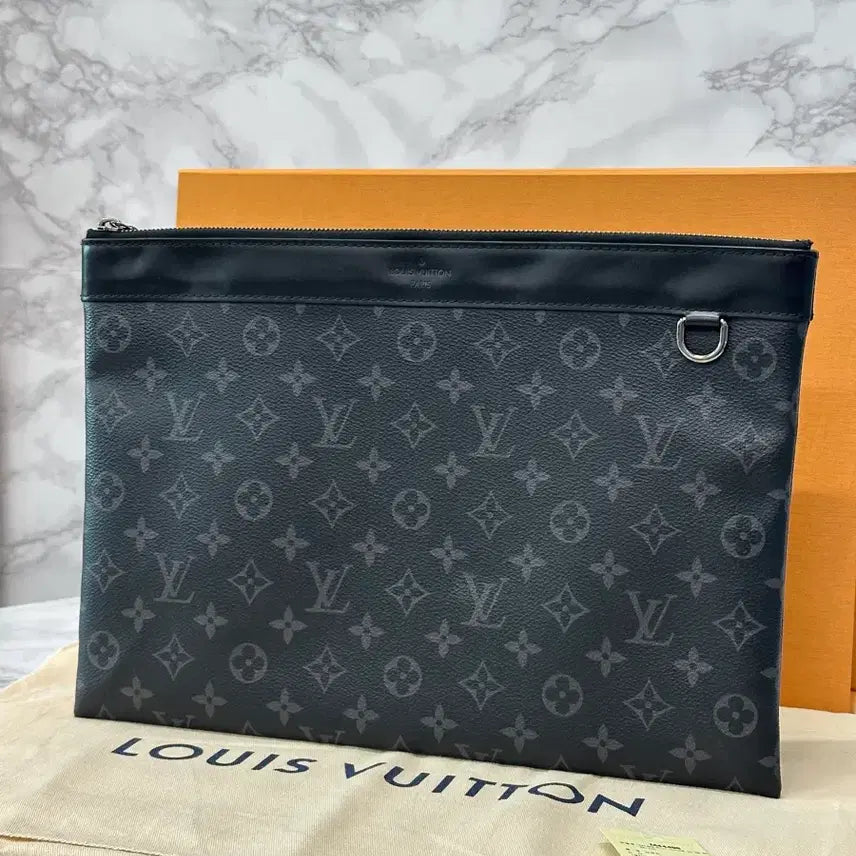 [BUNJANG] Louis Vuitton Eclipse Monogram Leather Clutch / [더스트 구성] 루이비통 이클립스 모노그램 레더 클러치