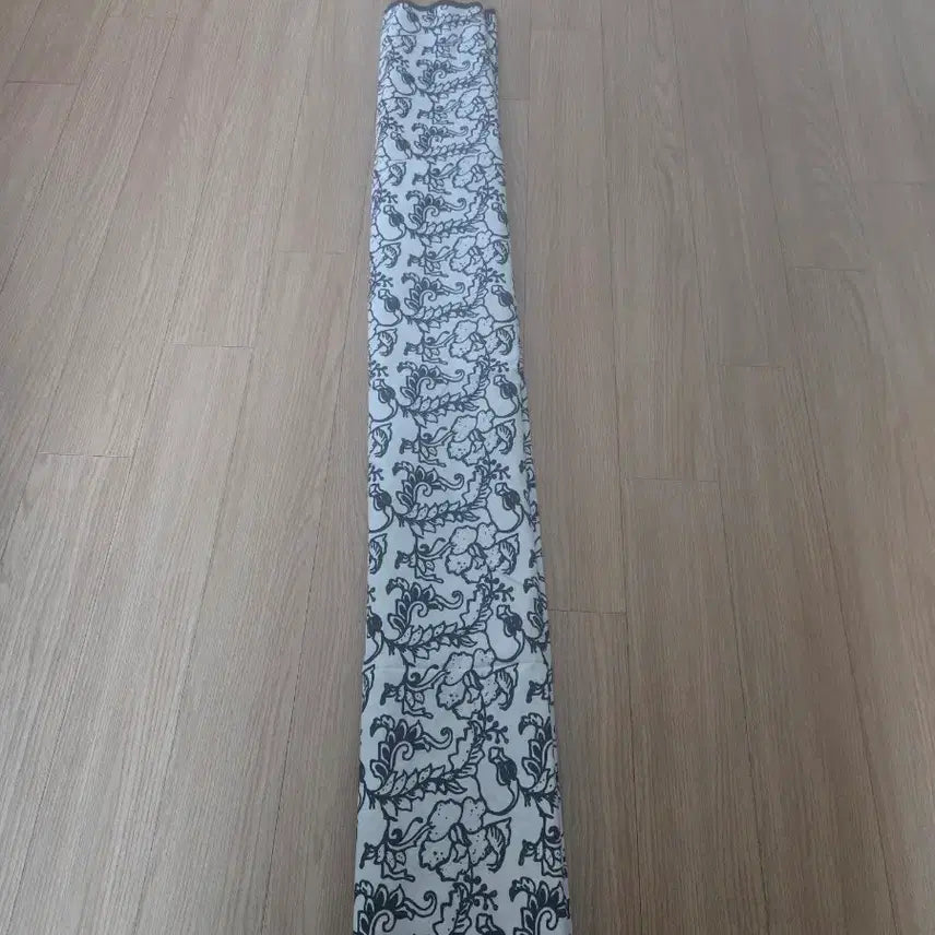 [BUNJANG] 스카프 숄.  화이트/네이비. 새상품 / 스카프 숄.  화이트/네이비. 새상품