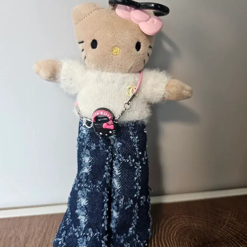 [BUNJANG] Hello Kitty Bell Bottoms Keyring Plush Doll / 롱다리 헬로키티 키링 인형 나팔바지버전
