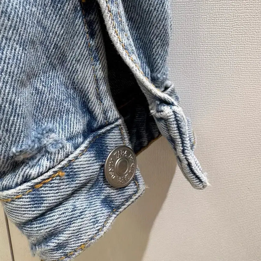 [BUNJANG] ZARA Cropped Denim Jacket Light Wash (New) / 자라 크롭 데님자켓 연청 워싱 / 미착용 새상품