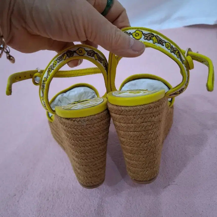 [BUNJANG] Dolce &amp; Gabbana Yellow Sandals / 돌체앤가바나 옐로우 샌들 슬리퍼