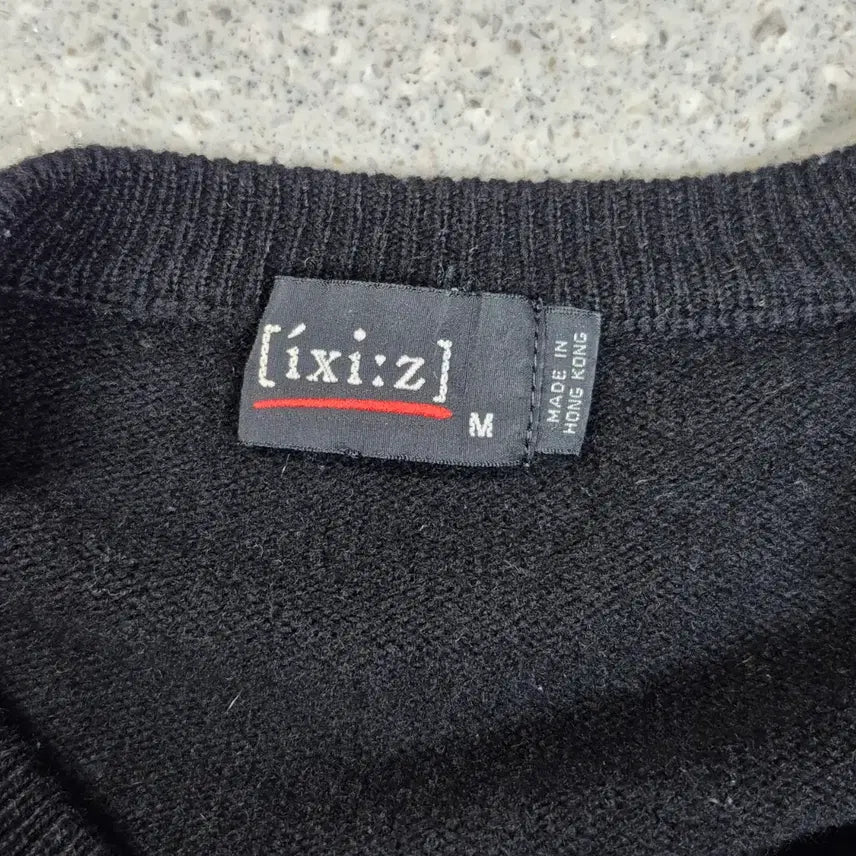 [BUNJANG] ixiz V-Neck Knit Sweater / [ixiz] 여성 V넥 니트 판매합니다(사이즈: M/색상: 블랙)