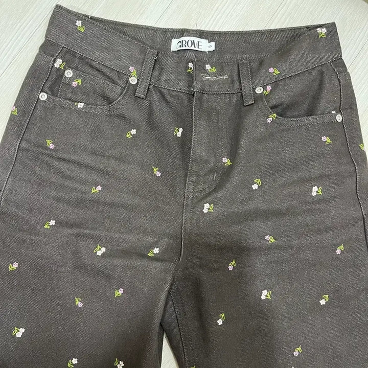 [SOLD OUT] 그로브 니키 플라워 데님 팬츠 브라운