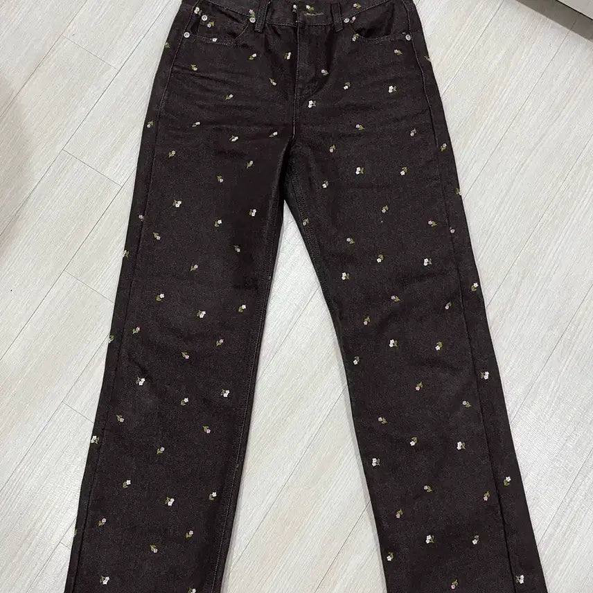 [SOLD OUT] 그로브 니키 플라워 데님 팬츠 브라운