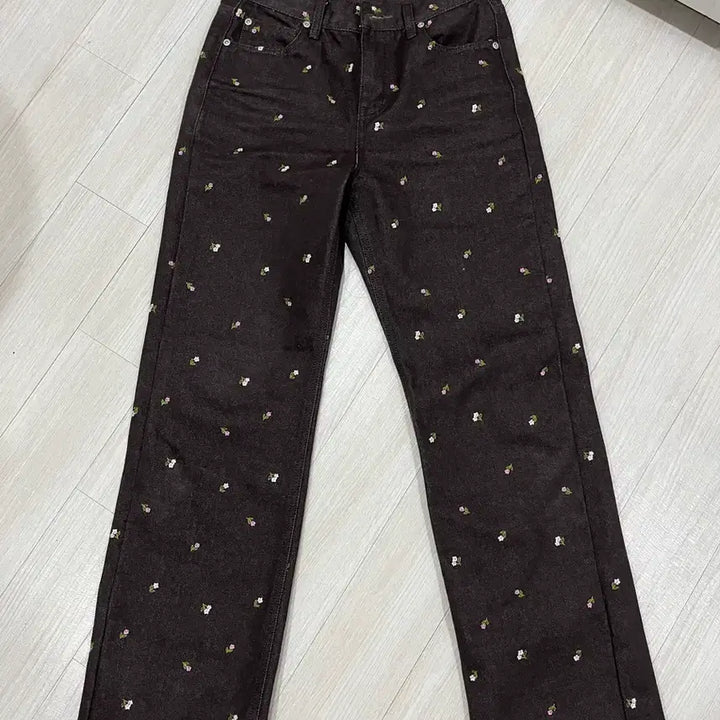 [SOLD OUT] 그로브 니키 플라워 데님 팬츠 브라운
