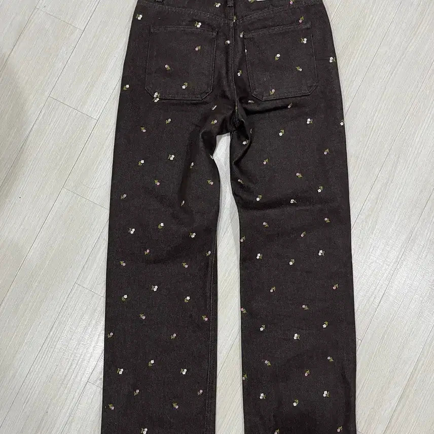 [SOLD OUT] 그로브 니키 플라워 데님 팬츠 브라운