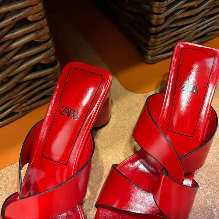 [SOLD OUT] (새제품) ZARA 자라 레드 샌들 뮬 240