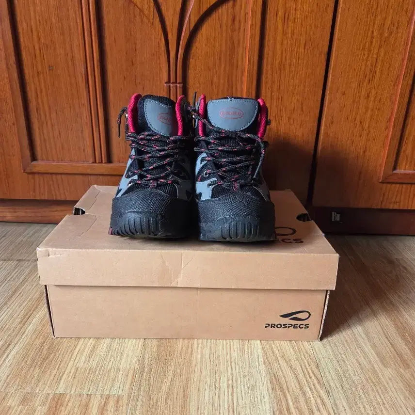 [BUNJANG] Prospecs Hiking Shoes - New / 프로스펙스 등산화 245(사이즈 작게 나왔음) - 새상품