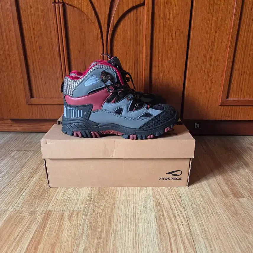 [BUNJANG] Prospecs Hiking Shoes - New / 프로스펙스 등산화 245(사이즈 작게 나왔음) - 새상품