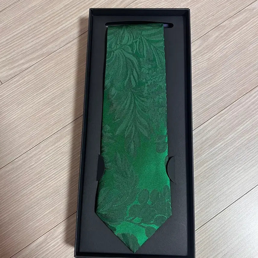 [BUNJANG] Green Floral Pattern Necktie / 그린 플라워 패턴 넥타이