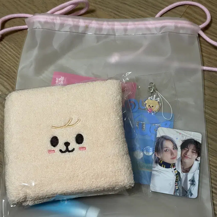 [BUNJANG] Stray Kids First Meet &amp; Greet Entry Gift Bundle Set / 최저가 컨페티있음)스트레이키즈 팬미팅 첫막 입장 기프트 일괄 퍼핌세트