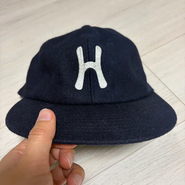 [SOLD OUT] 헬로선라이즈 H로고 네이비 볼캡