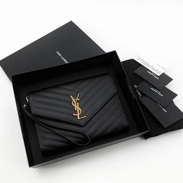 [SOLD OUT] 생로랑 모노그램 엔벨롭 클러치 617662
