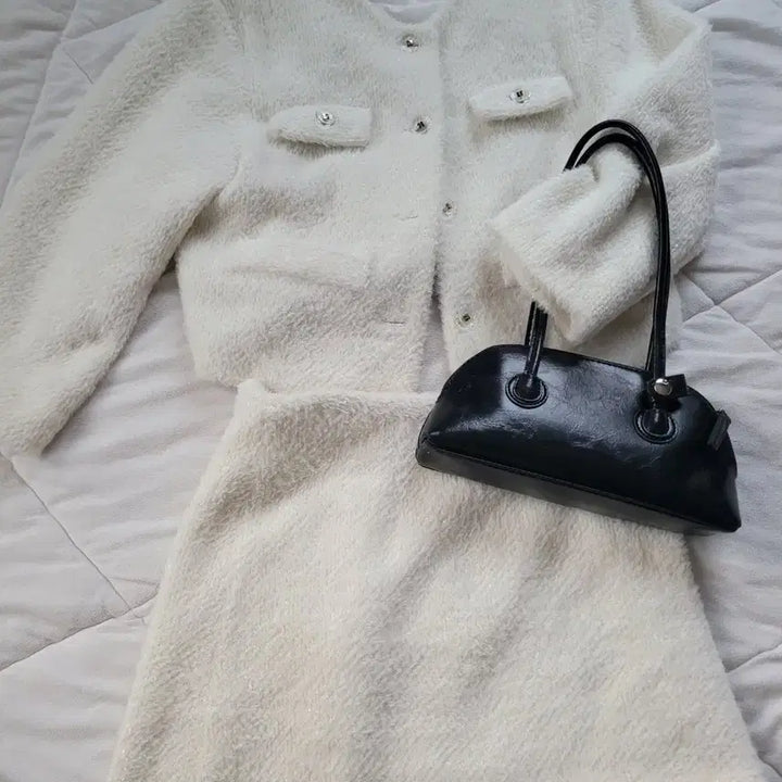 [BUNJANG] BASQUIAI Ivory Two-Piece Set / BASQUIAI 아이보리 투피스 세트