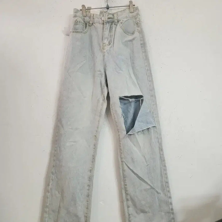 [BUNJANG] Light Wash Ripped Denim Jeans / 라이트 데님 찢어진 청바지