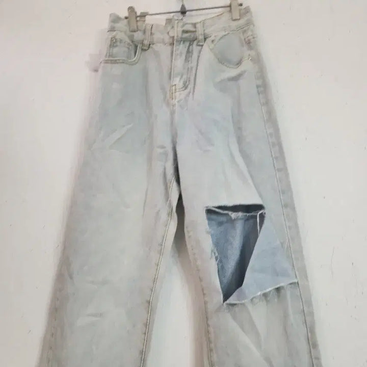 [BUNJANG] Light Wash Ripped Denim Jeans / 라이트 데님 찢어진 청바지