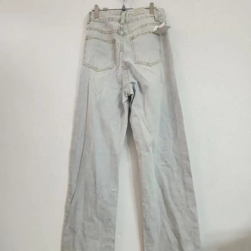 [BUNJANG] Light Wash Ripped Denim Jeans / 라이트 데님 찢어진 청바지