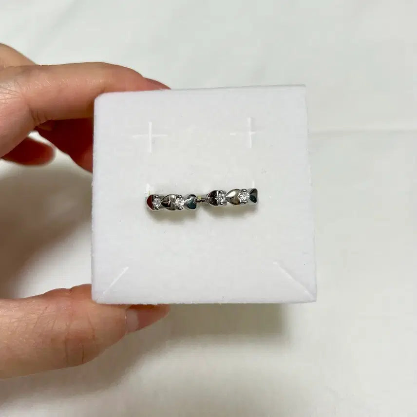 [BUNJANG] Heart Shape Ring Earrings / 새상품 하트 쉐잎 링 귀걸이