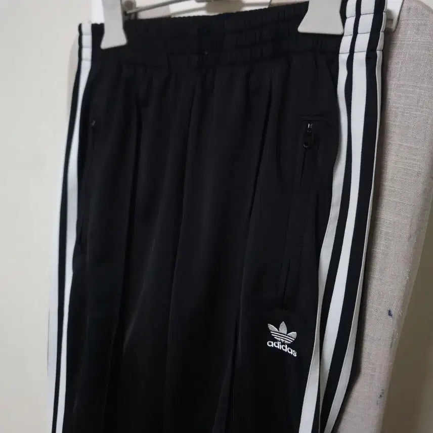 [BUNJANG] Adidas Three-Stripe Training Pants (Black) - Women&